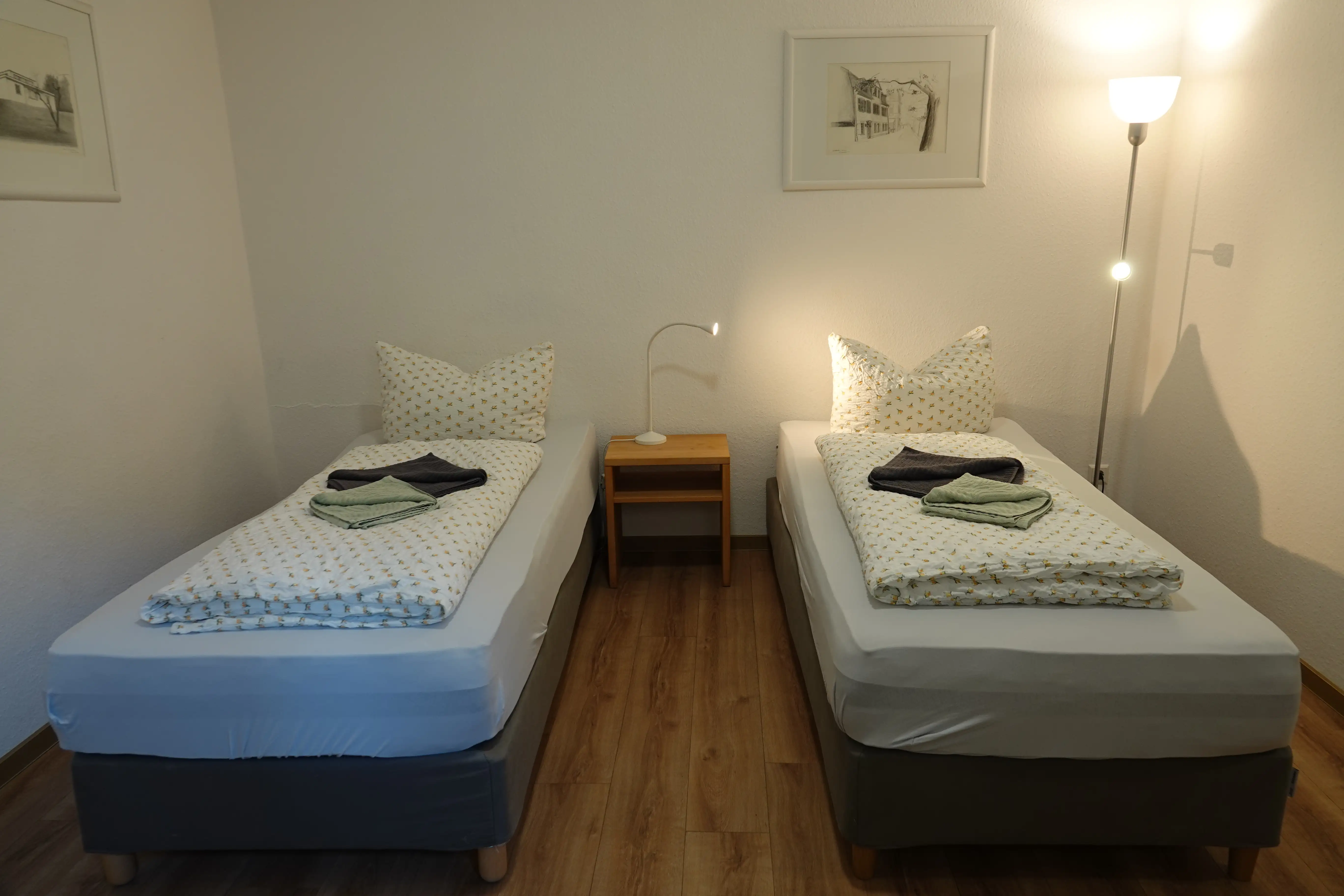 Schlafzimmer mit zwei Einzelbetten des Appartements in Weimar